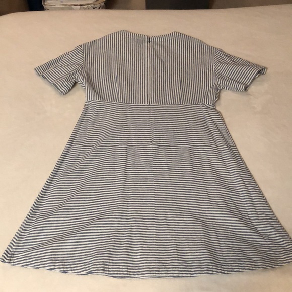 Super flattering, easy, navy stripe linen blend short sleeve dress by Lands End - Picture 7 of 16